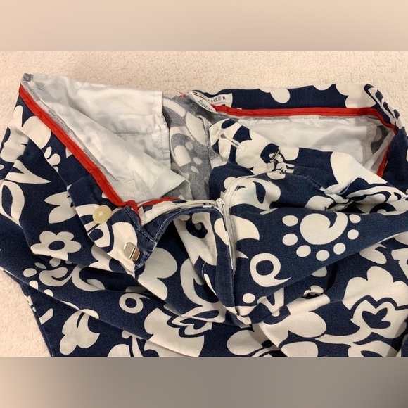 Tommy Hilfiger Floral White & Blue Capri Pants - Picture 6 of 9